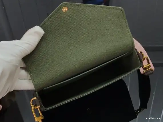 WIS GO STRAP VUITTON LOUIS FELICIE & 0421